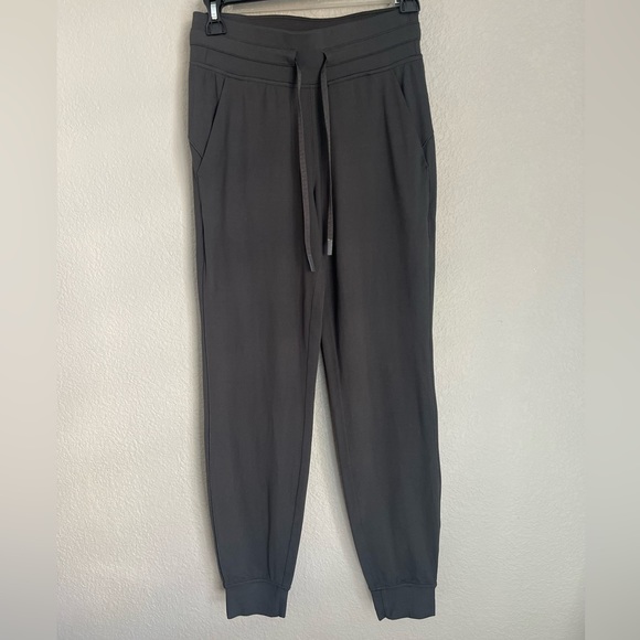 Pants - LULULEMON Ready to Rulu joggers size 4